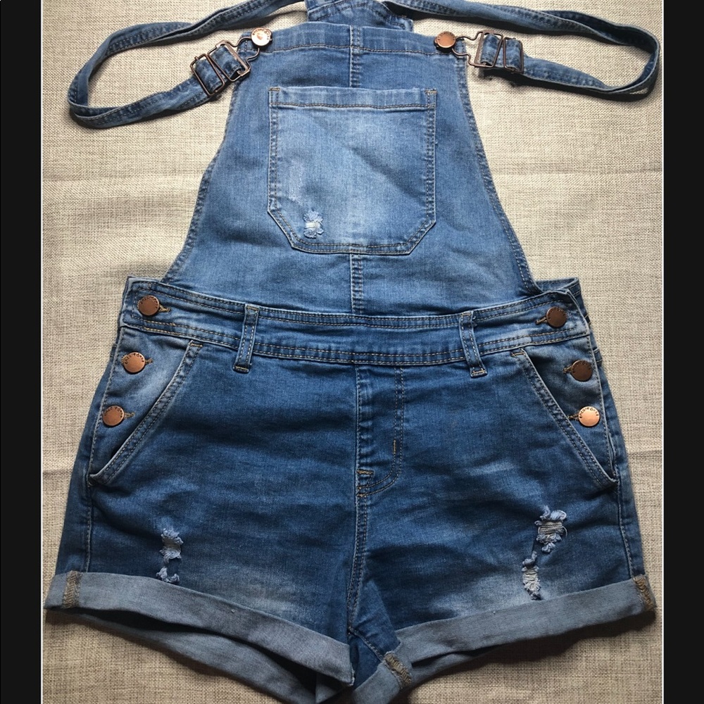 Short overalls